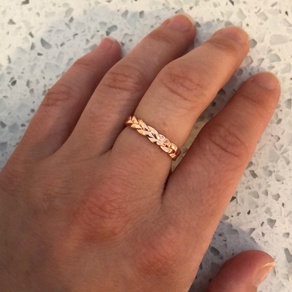 🎉 HP🎉 Rose Gold Braided Ring Band - Picture 4 of 5